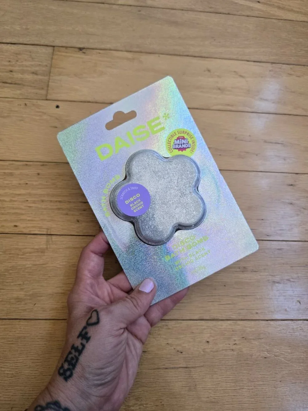 DAISE Zuru Mini Brands Disco Sparkle Black Orchid Flower Shaped Fizzy Bath Bomb